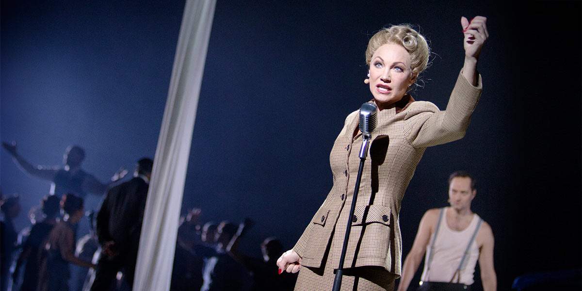 Charlotte Perelli som Evita