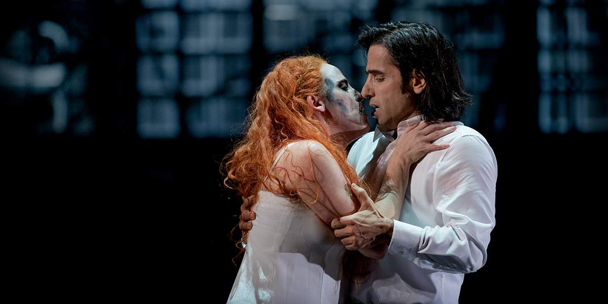 Rebecca Nelsen som Violetta och Bülent Bezdüz som Alberto