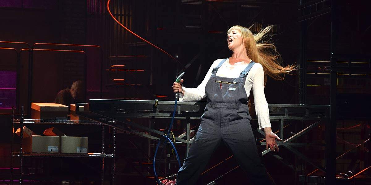 Åsa Fång spelar Lauren